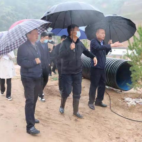 市财政局李峰副局长带领经建科和债务科负责同志在市城管局杜新宙副局长的陪同下检查垃圾处置工作