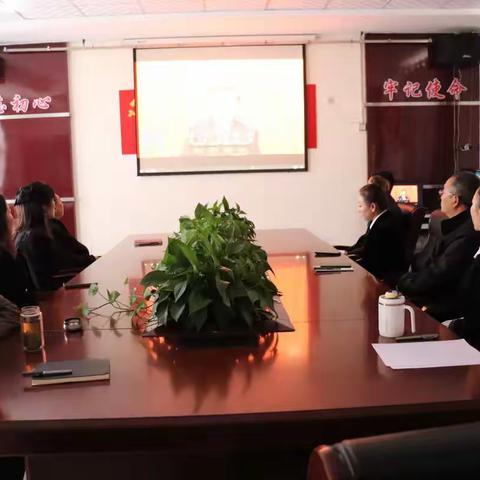 中共延安市垃圾处理场支部委员会组织全体党员干部集中收听收看中国共产党第二十次全国代表大会开幕会