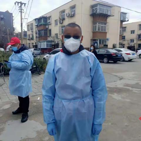 下沉人员到社区 助力社工共抗疫