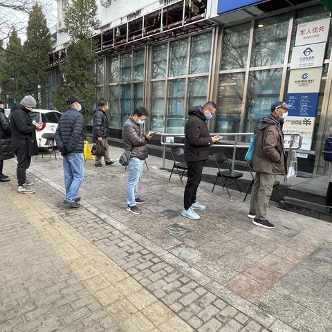 鼎昆支行下辖樱花支行全力以赴保证冬奥纪念币兑换顺利进行