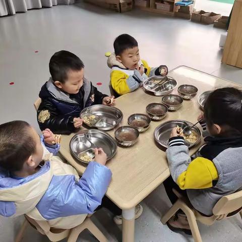 记录日常📸分享可爱🌈———西安市鄠邑区第五幼儿园小三班班级播报