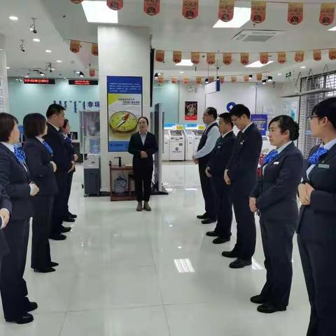 栗建国副行长一行到南苑支行进行力量时刻激励