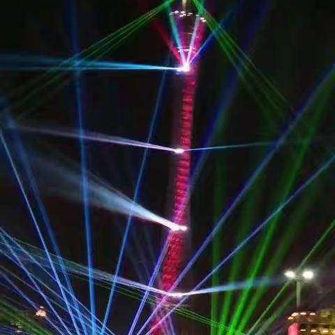 热烈欢迎唐山球友，与他们共同饱览迷人的珠江夜色。令人大失所望的2018年广州国际灯光节。