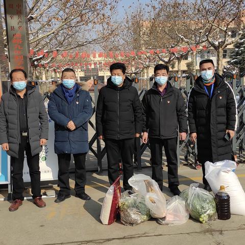 助力学校，共同战“疫”———周至县教育局领导慰问骆峪九年制学校滞留教师