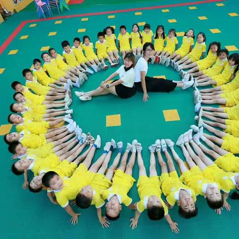 童心飞翔，爱与相随