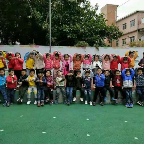 .三月是轻柔的春风,三月是明媚的阳光,三月是快乐的鸟鸣，三月是温暖的,三月是多情的,三月是活力无限的.