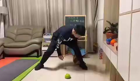 俱乐部空中课堂：体育游戏《篮球绕圈圈》（中班）