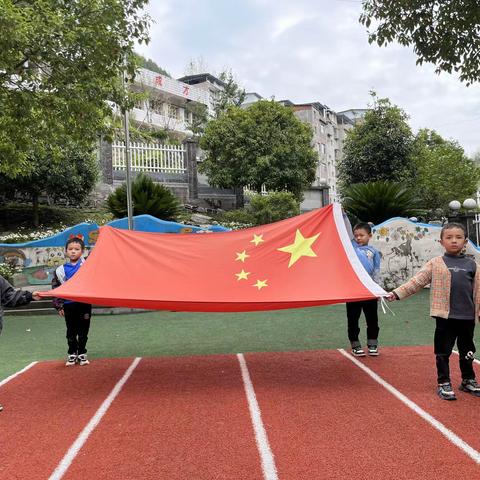 喜迎国庆  童心飞扬———蔈草镇中心幼儿园