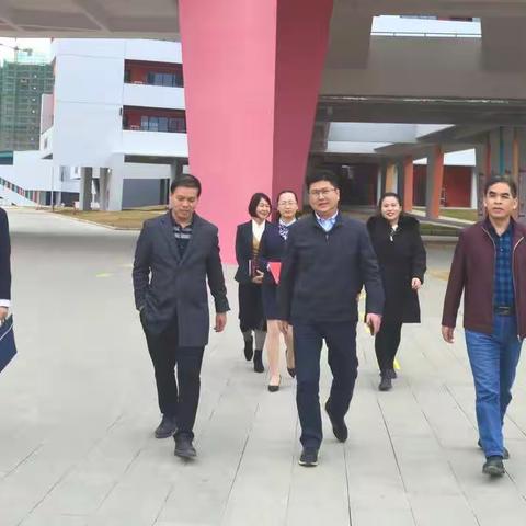 市四大班子领导莅临我校慰问部分优秀教师