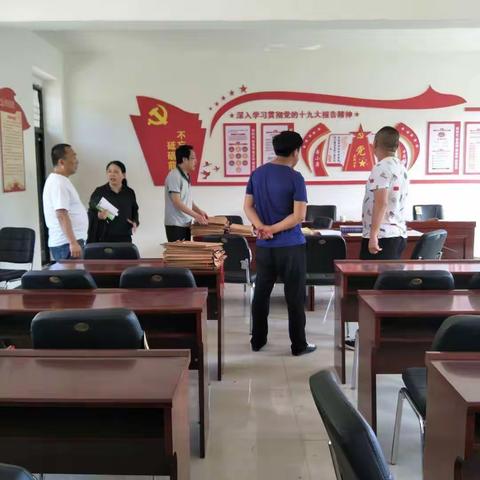 坪头乡领导在寺沟村检查隐患排查及扶贫工作开展情况