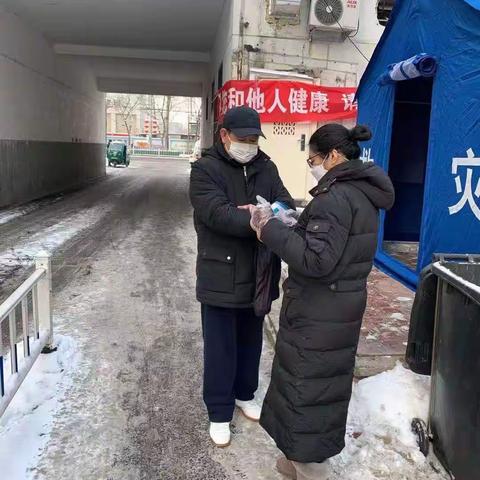 冲锋在疫情防控最前线，助力社区牢筑“防疫墙”