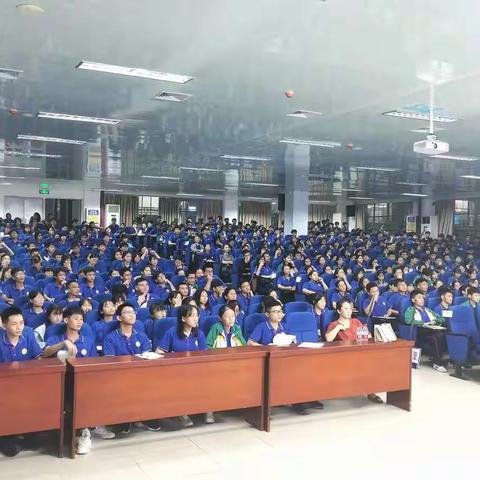 万宁中学高一年级选科走班暨职业生涯规划报告会