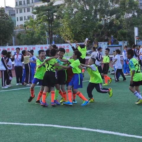 岁月明星足球俱乐部（周中）训练班开始报名啦！⚽️⚽️