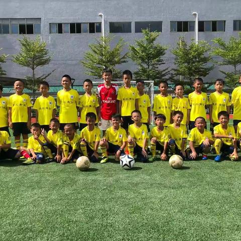 岁月明星足球俱乐部周末足球⚽️训练班开始报名啦！