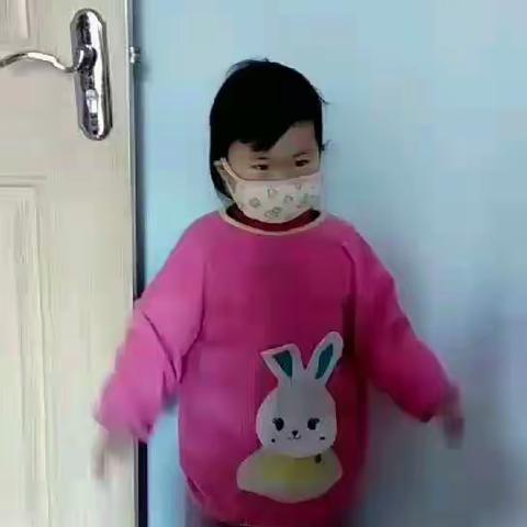 花蕾幼儿园停课不停学   律动《小口罩》