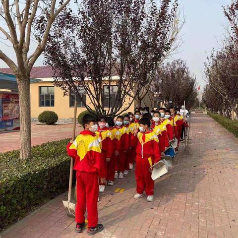 文明卫生从脚下起步，齐心创建从你我做起—“小手拉大手”助推“双创”迎未来