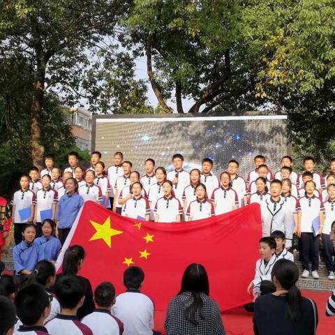 庆：吟诵迎国庆，一中咏红旗