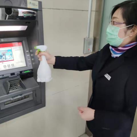 抗击疫情 勇担当——许都农商银行新区支行全力做好营业网点防疫工作