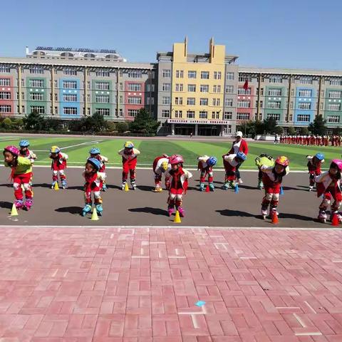 德惠市第二实验小学二年四班特色轮滑运动