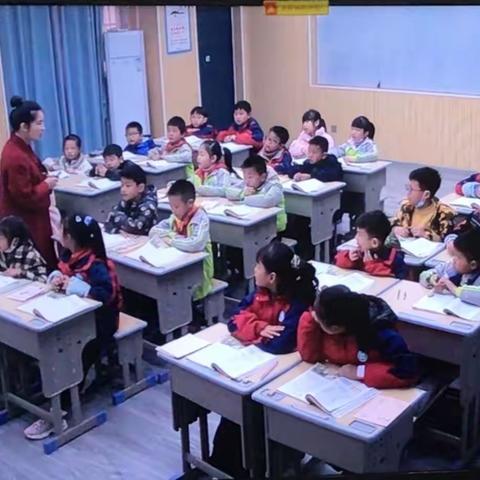 高安市第三小学“蒲公英”名师工作室举办“同课异构”教学比赛活动