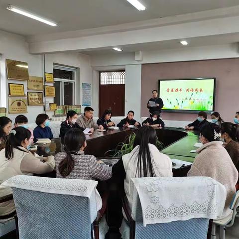 青蓝携手 共话成长——记永华南路小学教育集团南校区(南关小学)师徒结对阶段汇报