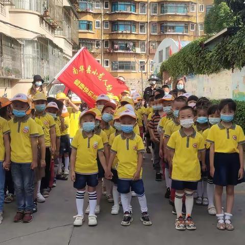 走进小学，感悟成长！小龙人幼儿园大班参观小学活动。