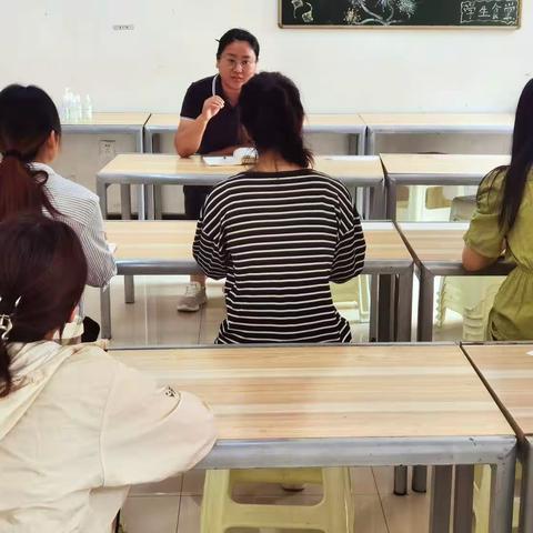 郝家巷小学辅导员召开全体会议