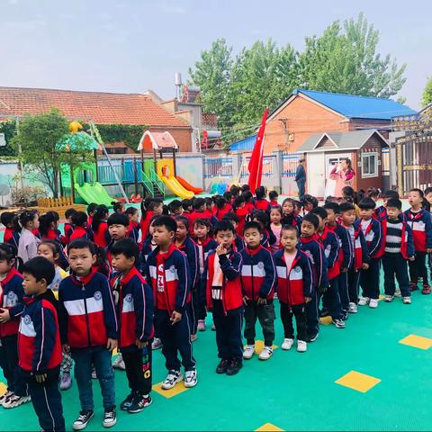 “走进小学·感悟成长”炉桥镇幼儿园大班幼儿参观小学活动