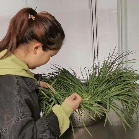 爱心家长进厨房“包包子”——炉桥镇幼儿园