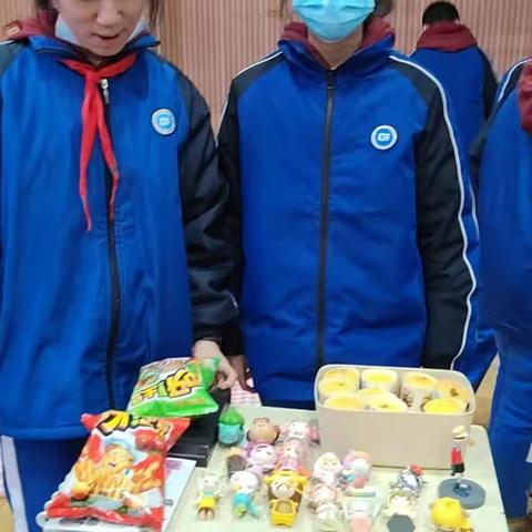 2219班“爱心守护 情暖高新”爱心义卖