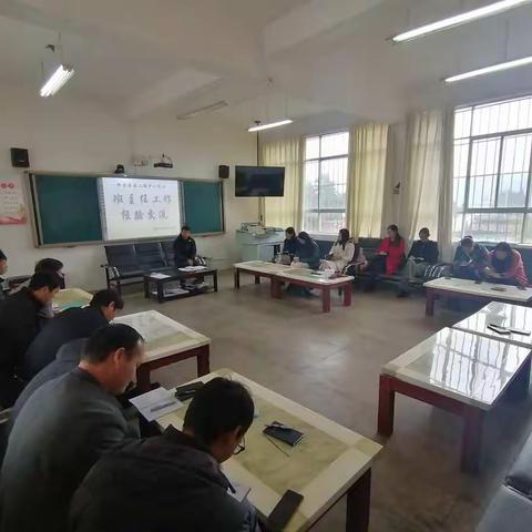 班级管理看我们的                          ——分享经验  提升管理