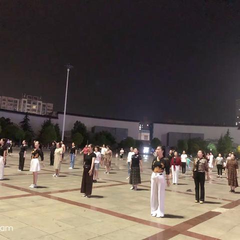 喜迎二十大 舞动新时代－－新安县群峰舞蹈队举行第三期休闲健身舞公益教学培训活动