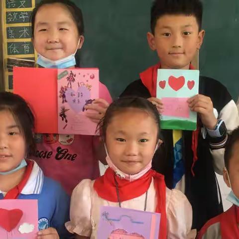 献给妈妈的爱——新安县西苑学校二年级开展母亲节手工制作活动