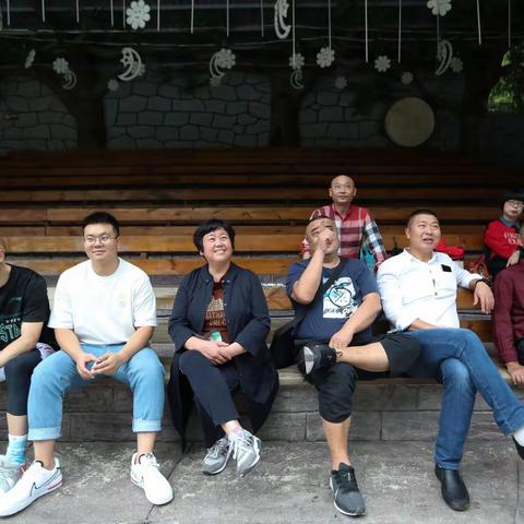 “慈善一日捐”巴东篮协沿渡行