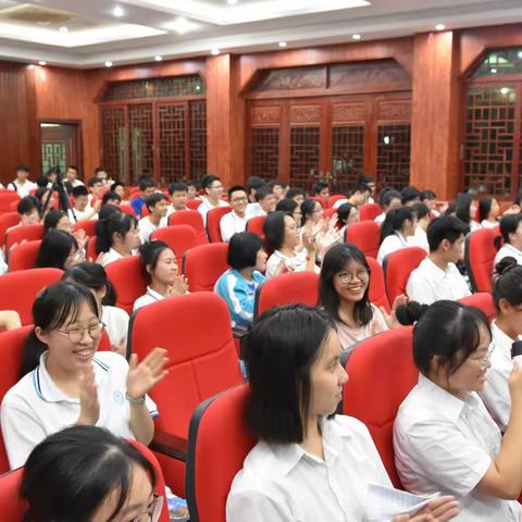 立足今日，展望未来                                                   —记2021海南中学英语演讲比赛