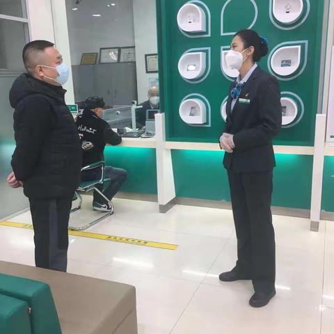 春节前夕，行领导看望慰问基层干部群众