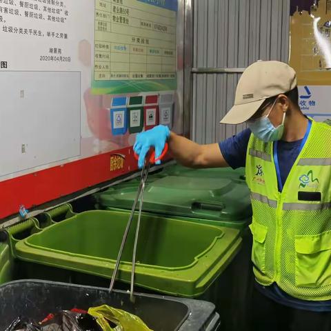 米龙村垃圾分类站桶督导简报