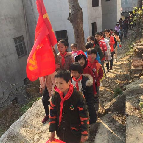 携手共筑脱贫梦—曹家镇双升完小开展“小手牵大手，助力脱贫攻坚”实践活动