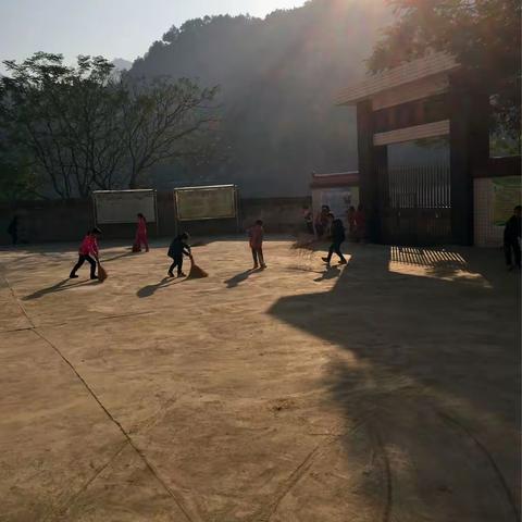 曹家镇双升完全小学2017年11月"动动手、更整洁"活动