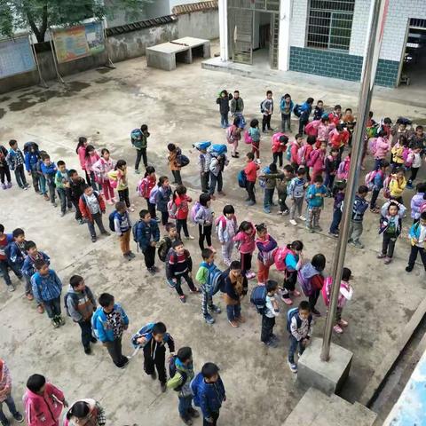 曹家镇双升完全小学2017消防、地震逃生演练