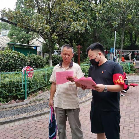 在职党员进社区 志愿服务暖人心