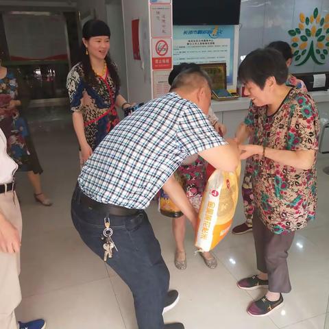 党员慰问送温暖  浓浓情意暖人心