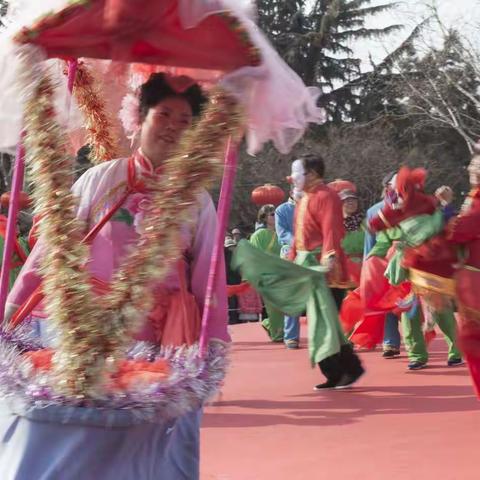 青岛市元宵糖球会举办的红红火火