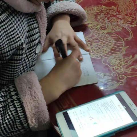 停课不停学，防疫学习两不误！       倒峡小学四年级