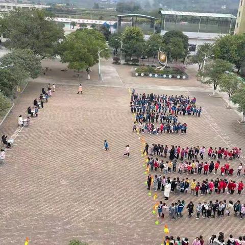 趣味游考 童心飞扬——记宛田瑶族乡小学一、二年级快乐游考模拟