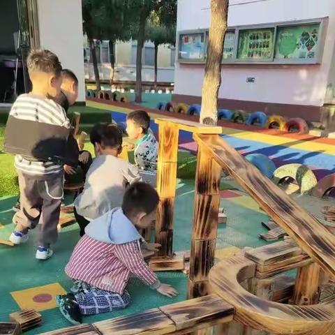 城关街道月庄幼儿园大二班自主游戏观察记录——搭建立交桥