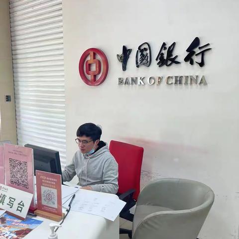 疫情当前 英林中行人在行动