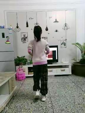 我是池阳小学四年级一班刘煜希，我正在参加“微实践做中学”之微运动