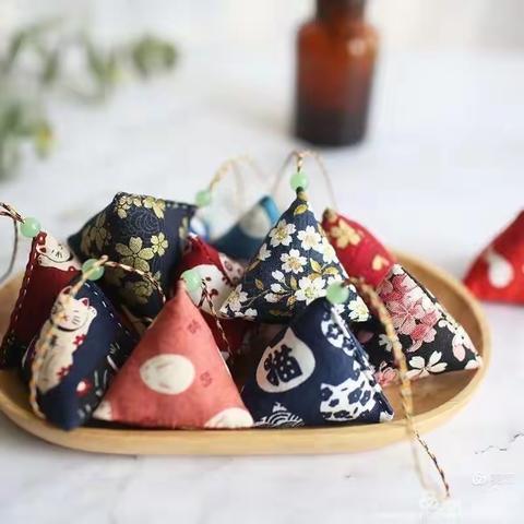 浓情端午 艾叶飘香——乾西小学六(8）班家长课堂