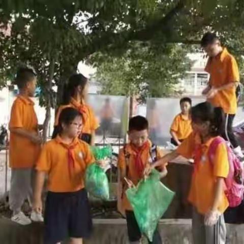 捡拾烟头   洁净家园——河小五一班太阳花中队在行动